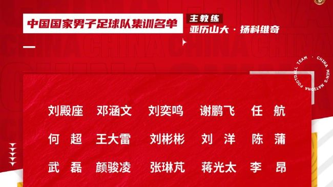 而这场战役的特殊性也决定了镜头往往需要从一岸遥望100米外的对岸，ALEXA IMAX 65mm摄影机极为广阔动态范围和接近人眼的成像效果完美适配了这一点